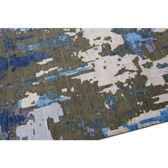 Modern Abstract Indian Handmade Blue Wool and Silk Rug For Sale In New York - Image 6 of 11