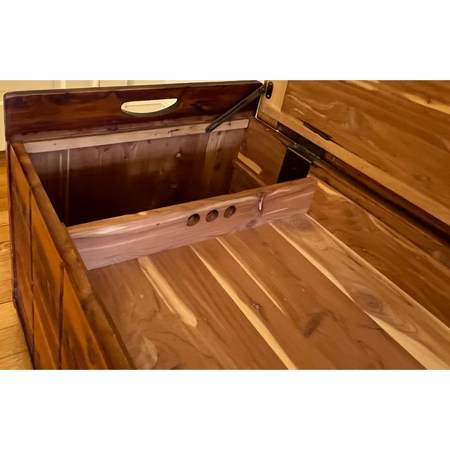 Vintage Cedar Chest, Ferguson Bros. Manufacturing Co. For Sale - Image 9 of 17