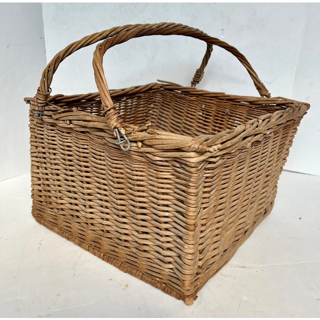 Mid 20th Century Vintage Square Woven Wicker Basket with Collapsible Handles For Sale - Image 5 of 10