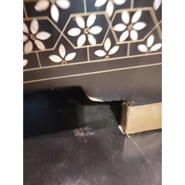 Black Chinese 6-Panel Folding Lacquer Screen For Sale - Image 10 of 12