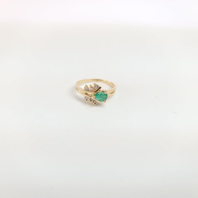 2020s Pear Shaped Emerald & Diamond Wedding Band 1.00cttw 14k Yellow Gold, Size 7 For Sale - Image 5 of 5
