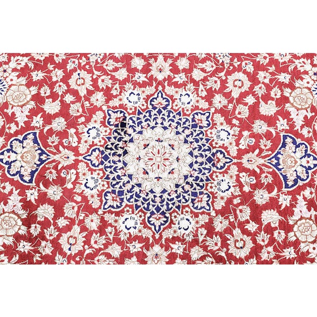 This Ghom silk rug is hand-knotted from 100% silk. Very fine and dense knotting with approx. 1,000,000 knots / m².