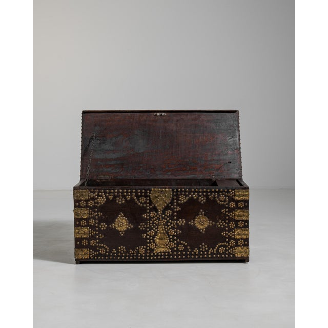 Wood Chest with Brass Accents, Antique, United Kingdom, 19th Century For Sale In Greensboro - Image 6 of 18