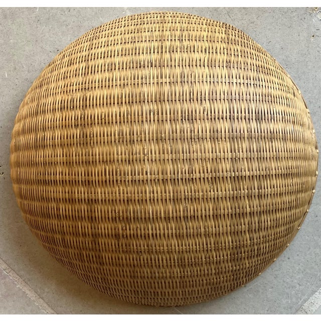 Tan Late 20th-Century Nicely-Sized Contemporary Winnowing-Style Handwoven Bamboo Basket For Sale - Image 8 of 17