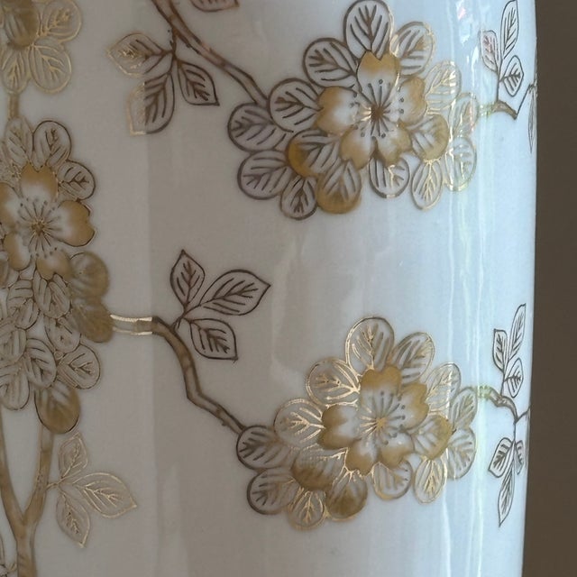 Mid-20th Century Chinoiserie Porcelain Table Lamp For Sale - Image 12 of 18