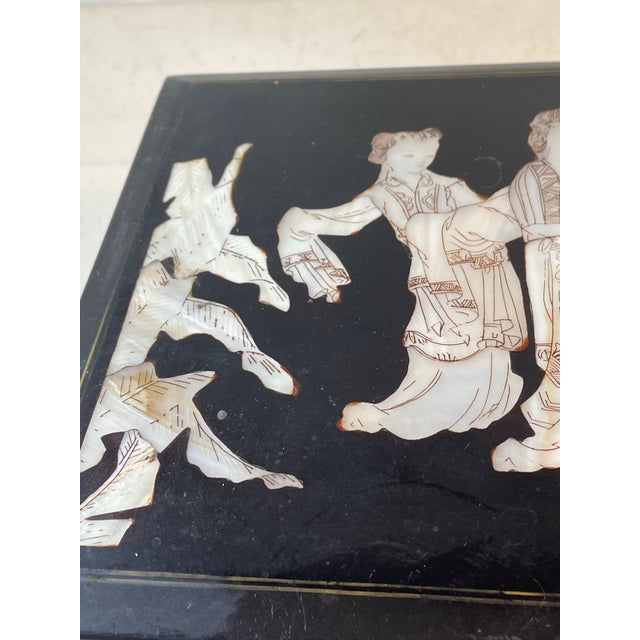 Black Mid 20th Century Asian Geisha Girl Scene Mother of Pearl Inlaid Black Lacquer Jewelry Box For Sale - Image 8 of 9