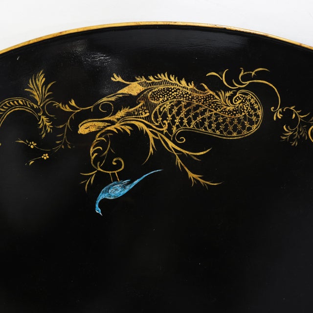Pair of Vintage Black Lacquer Chinoiserie Coffee Table – Oval Gilt Peacock and Floral Motif Cocktail Table For Sale - Image 12 of 14