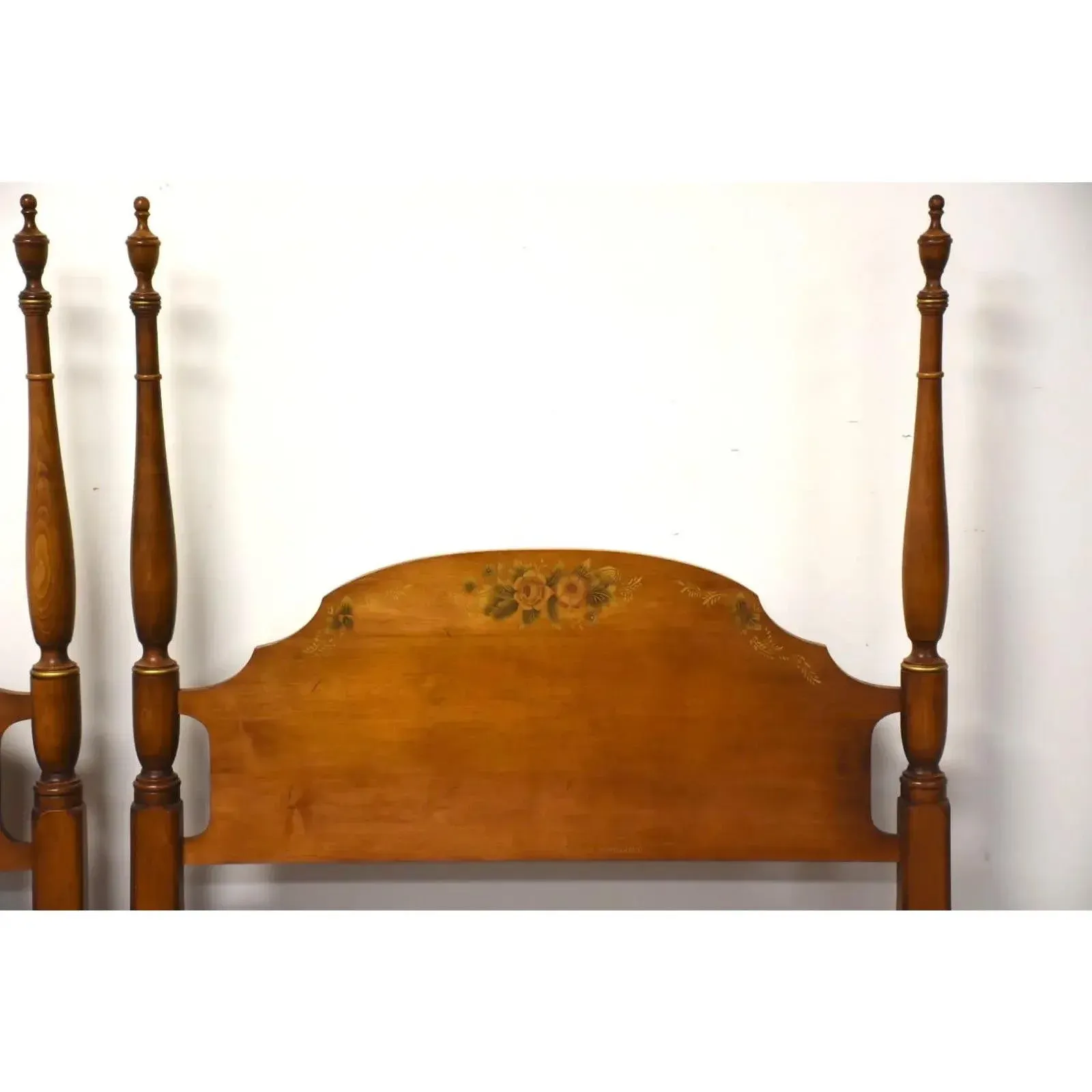 最終値下　FILM Bed side chest 1960s Stenciled Twin Beds by Hitchcock - a Pair | Chairish