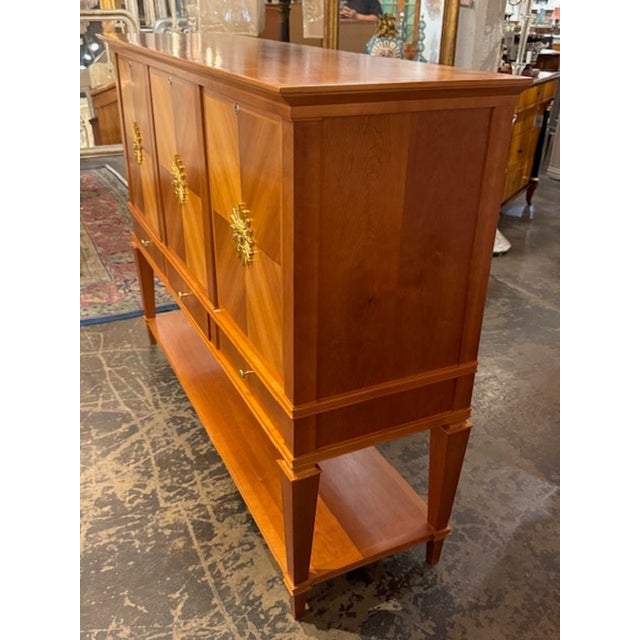 The Vintage Italian Art Deco Design Bookmatched Cherrywood Cabinet is a stylish and unique piece of furniture that exudes...