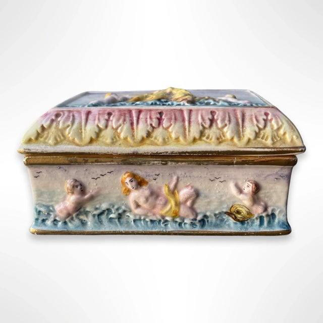 Italian Early 1900s Italian Capodimonte Porcelain Ceramic Box For Sale - Image 3 of 9