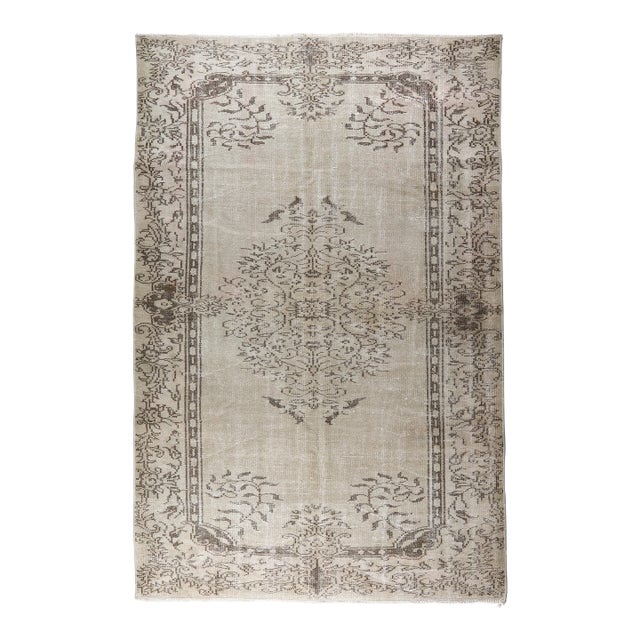 Vintage Distressed Oushak Rug – Faded Neutrals, Classic Floral Medallion -4' 9'' X 7' 11'' For Sale