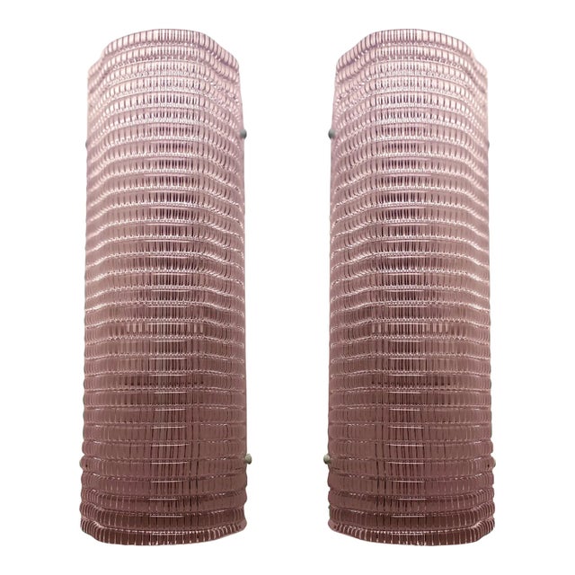 Contemporary wall sconce made in Murano glass with a modern diamanted texture that give it bright even if the light is...