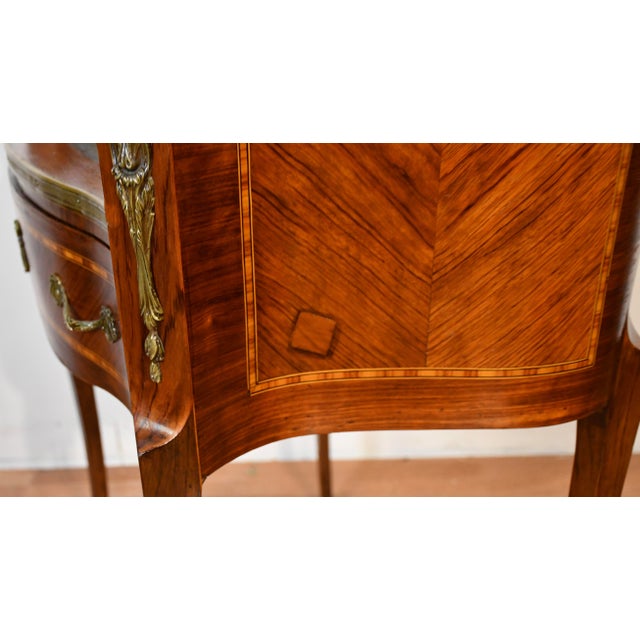1900s Antique French Louis XV Walnut Inlaid Ladies Writing Desk / Bonheur-Du-Jour For Sale - Image 14 of 17