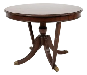 1970s Drexel Chippendale Mahogany Round Pedestal Dining Table