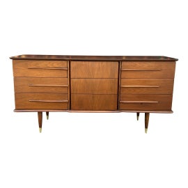 Example of United Furniture Corporation Dressers and Chests of Drawers