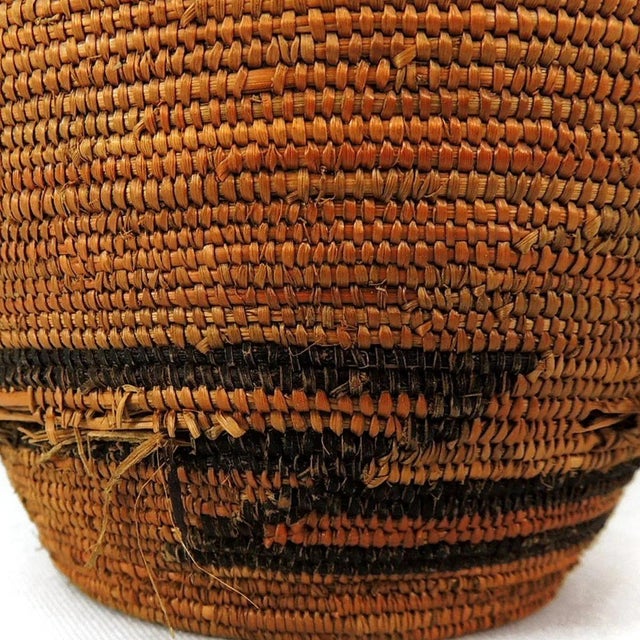 Early 20th Century Tutsi Tight Weave Basket with Lid Rwanda For Sale - Image 4 of 4