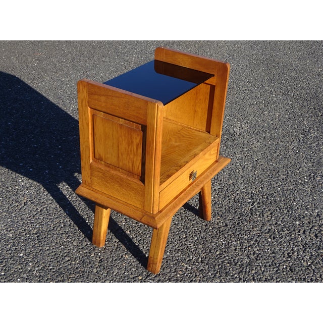 Vintage Bedside Table in Light Oak with Splayed Legs and Black Glass Top, 1960s For Sale - Image 10 of 18