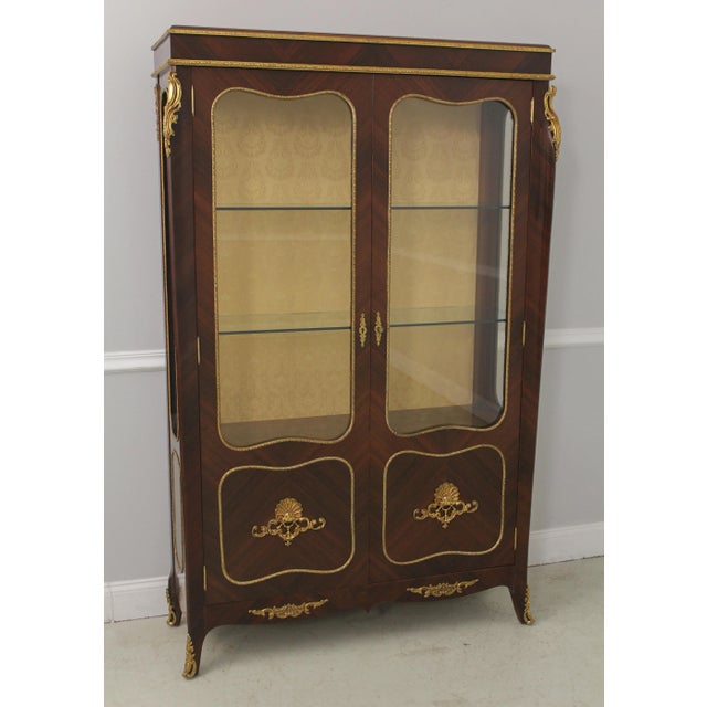 French Louis XV High Quality Ormolu Mounted Display Cabinet For Sale - Image 13 of 13