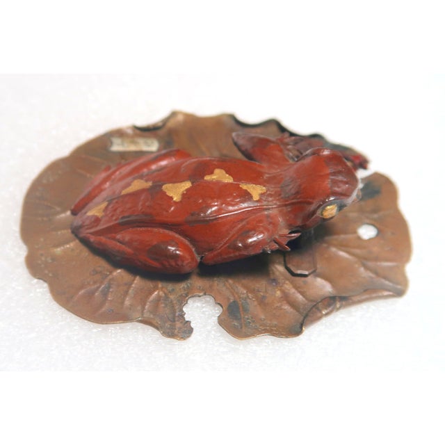 Late 19th Century Meiji Period Japanese Gold and Silver Inlaid Bronze Frog Group (Clip) For Sale - Image 10 of 16