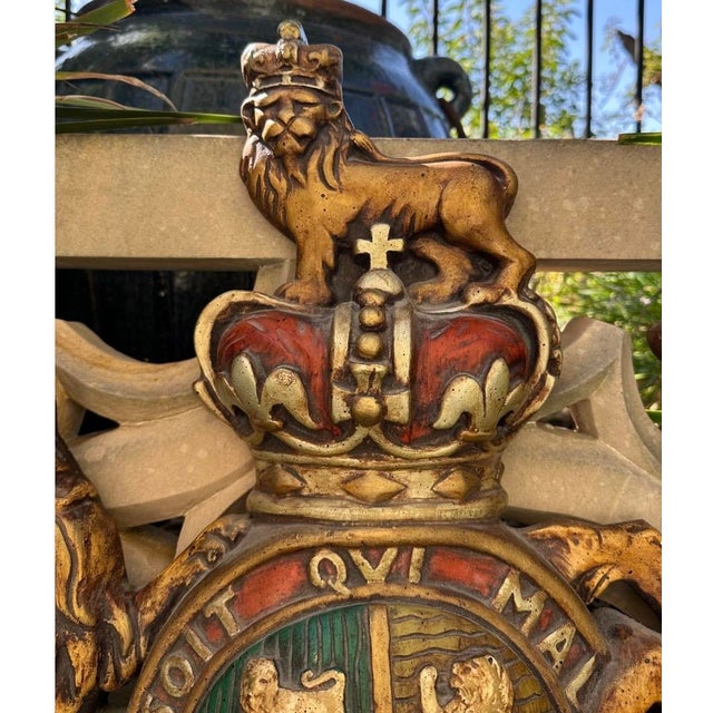 Early 20th Century Large English British Plaster Royal Coat of Arms Wall Plaque For Sale - Image 4 of 18