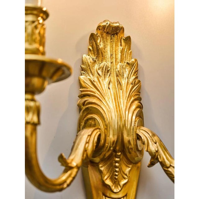 Neoclassical Wall Lamp in Cast Brass For Sale - Image 6 of 9