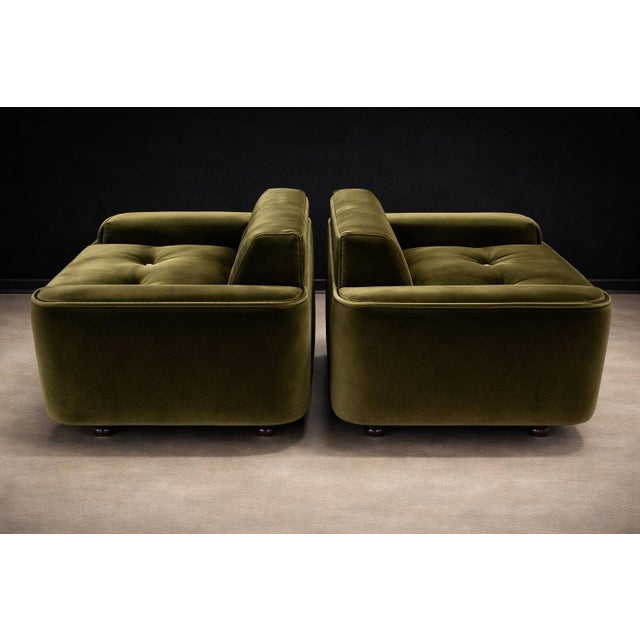 Pair of “Pullman” Armchairs in Dark Olive Velvet, Jorge Zalszupin for L’Atelier, Brazil, 1970s - Lot 146-566 For Sale - Image 14 of 16