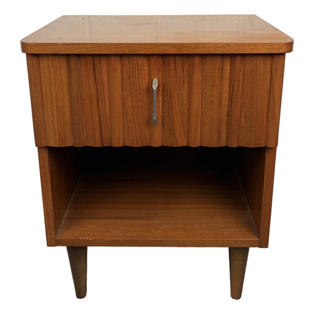 Single Mid 20th Century Modern Walnut Nightstand by Young Mfg., Attributed For Sale