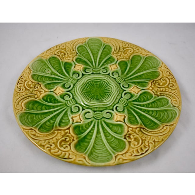 French Majolica Art Nouveau Seaweed, Shell & Paisley Pattern Oyster Plate, 1890-1900 For Sale - Image 4 of 8
