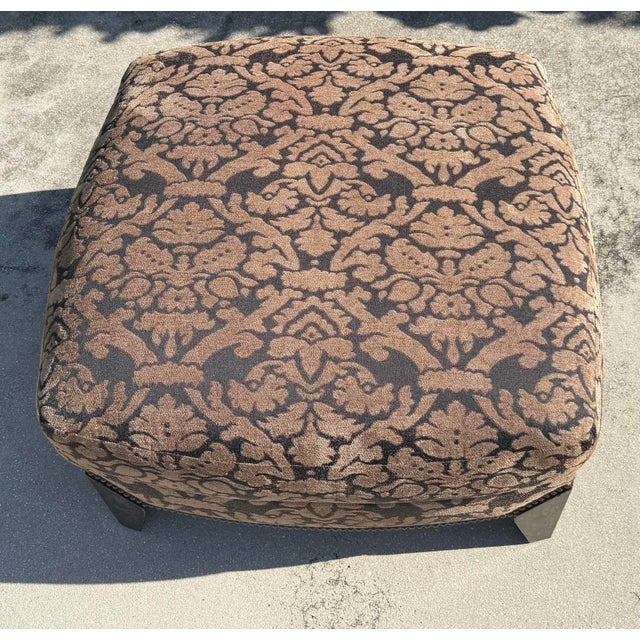 French Provincial Vintage Square Damask Ottoman With Hand-Painted Faceted Feet & Nailhead Trim For Sale - Image 3 of 11