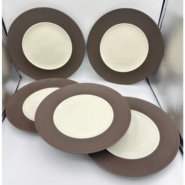 1960s 1960s Dansk Denmark Ihq Jens Harald Quistgaard’s ‘Fluted Flamestone’ 5 Dinner Plates For Sale - Image 5 of 10