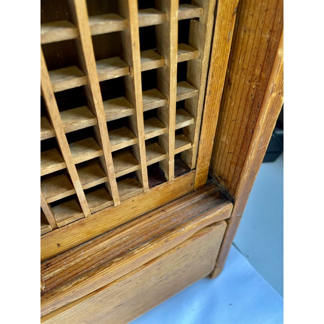 1920s Japanese Traditional Tansu Tabletop Storage Cabinet - For Sale - Image 11 of 14