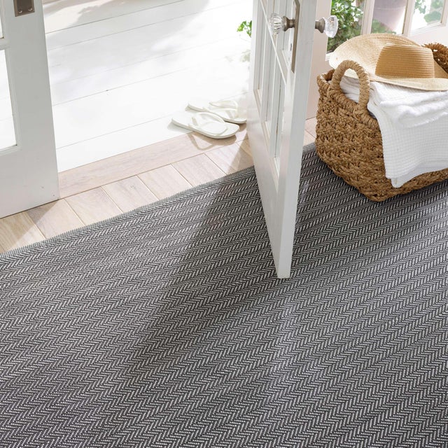 Dash & Albert Dash & Albert by Annie Selke Herringbone Shale/White Indoor/Outdoor Rug, 8' 6" x 11' 6" For Sale - Image 4 of 6