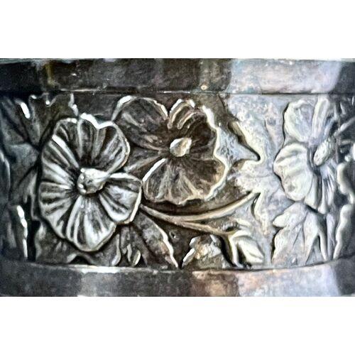 1900 - 1909 An Christofle Floral & Shield Napkin Ring For Sale - Image 5 of 6