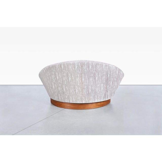 Taupe Mid-Century Modern Oversized Walnut Satellite Lounge Chair by Milo Baughman For Sale - Image 8 of 10