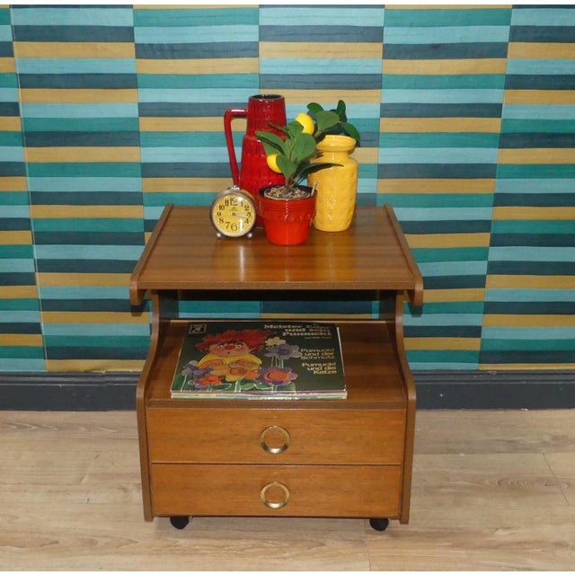 Great side table decoration! Practical small piece of furniture Originally, this was a popular spot for a record player,...