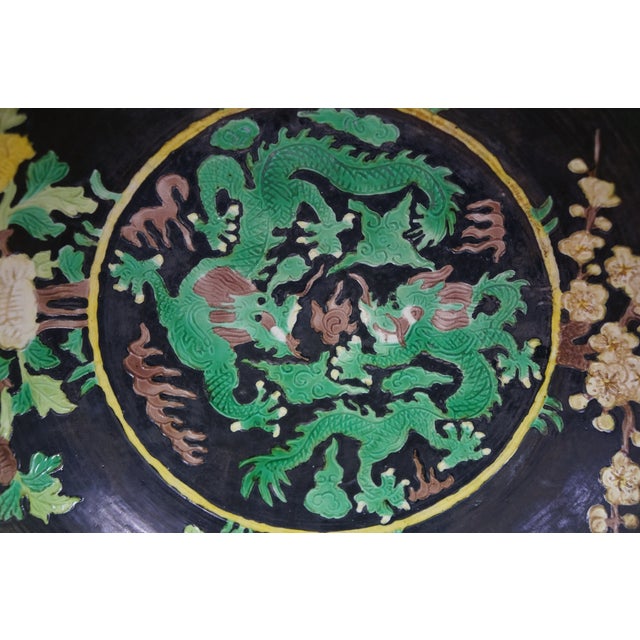 Antique Chinese Kangxi Famille Noire 5 Toed Dragon Dish Bowl 11" For Sale - Image 11 of 18