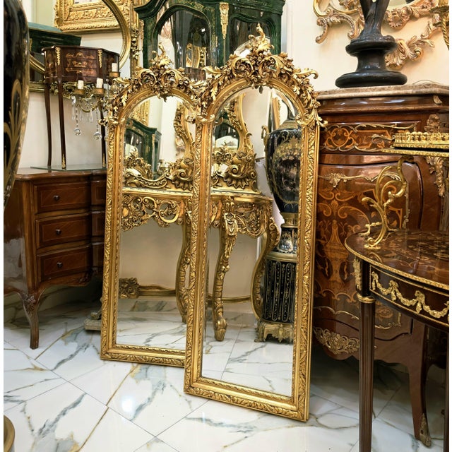 2020s Grand French-Style Gilded Wall Mirror – Ornate Floral Crest, Sculpted Foliage & Gold Leaf Frame For Sale - Image 5 of 5