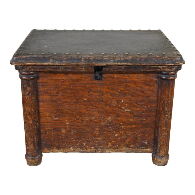 Early 20th Century Antique Victorian Quarter Sawn Oak Nailhead Keepsake Shoe Shine Box Foot Stool For Sale