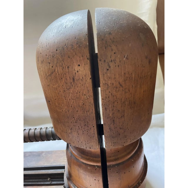 Mechanical Hat Shaper, 1920s, in Very Good conditions. Designed 1920 to 1949