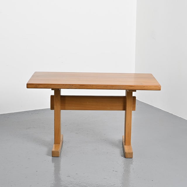 Rectangular tabletop with a solid elm stretcher base, selected for the Les Arcs ski resort. A passionate mountaineer,...