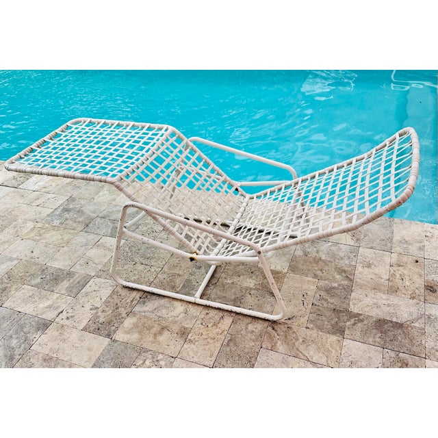 White 1960s Zero Gravity Lounge Chair by Brown Jordan For Sale - Image 8 of 9