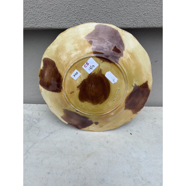 Wedgwood 19th Century Majolica Strawberries & Grapes Plate Wedgwood For Sale - Image 4 of 4