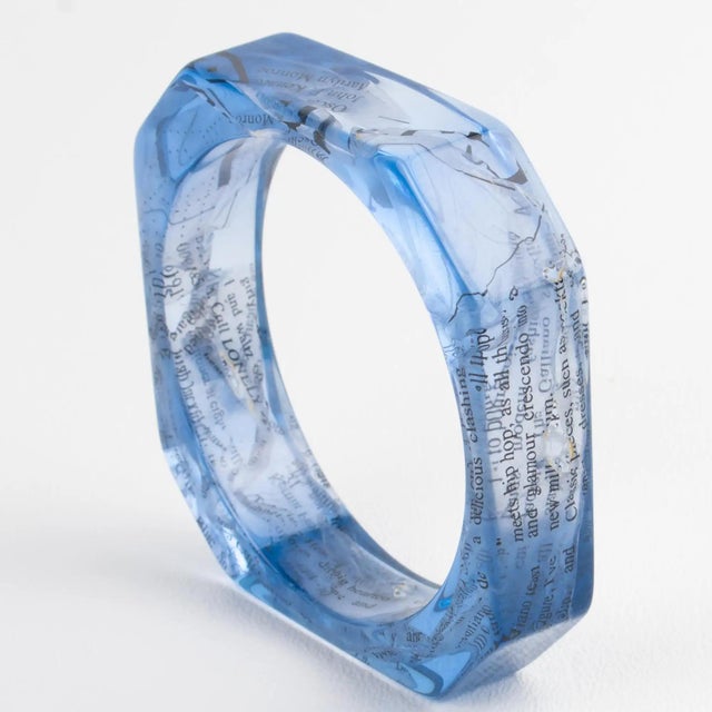 Contemporary John Galliano Blue Acrylic Resin Bracelet Bangle with Newspaper Inclusions For Sale - Image 3 of 16