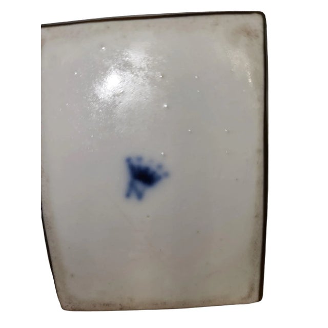 White 18th Century Capodimonte Snuff Box For Sale - Image 8 of 9