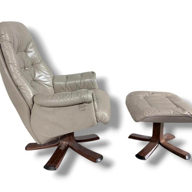 2000 - 2009 Swedish Leather Recliner and Ottoman from Stressless For Sale - Image 5 of 7