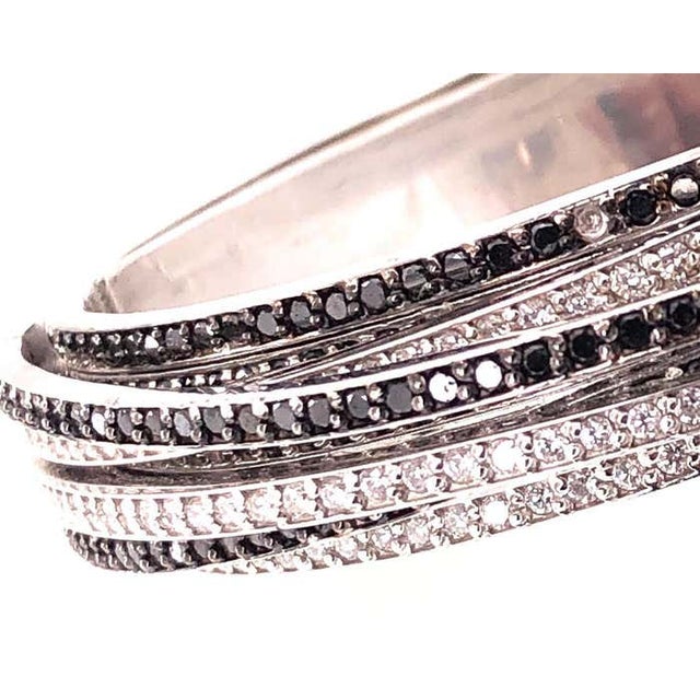 Allegra De Grisogono Style White and Colored Black Diamond Bangle, 14 Karat For Sale In New York - Image 6 of 12