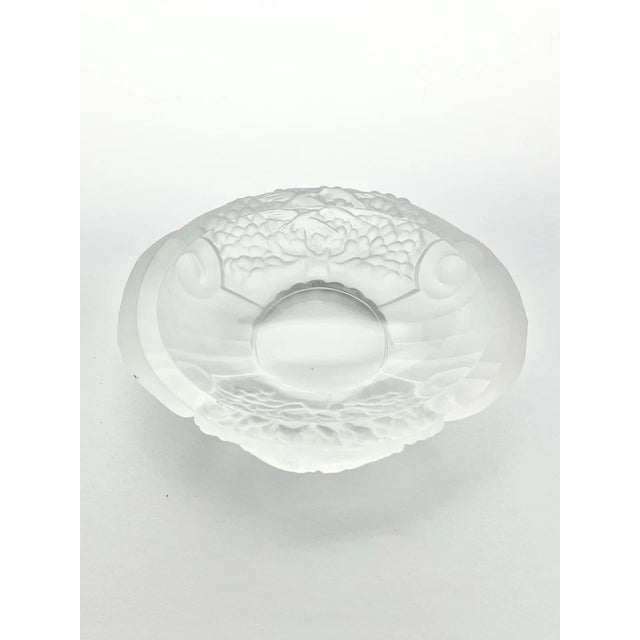 1920s 1920s Lalique-Style Frosted Crystal Oval Dresser Vanity Trinket Box Cherubs Birds For Sale - Image 5 of 11
