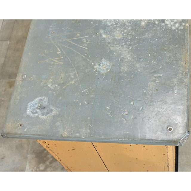 French Shop Counter or Bar with Zinc Top For Sale - Image 4 of 18