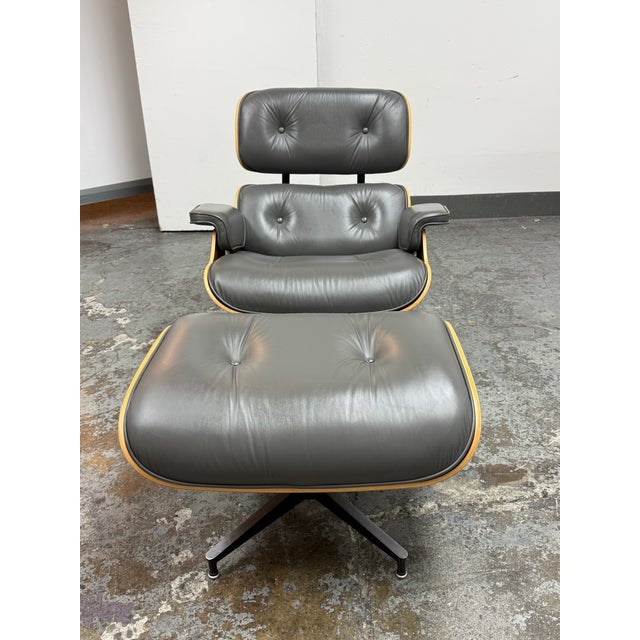 Mid-Century Modern Charles & Ray Eames for Herman Miller Eames Lounge Chair + Ottoman For Sale - Image 3 of 12