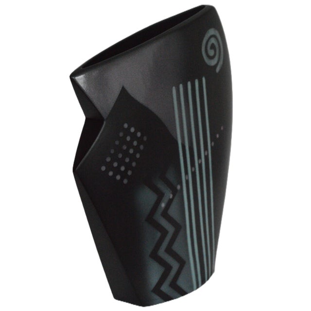 Postmodern 1990s John Bergen Satin Black Large Geometric Shape Ceramic Vase For Sale - Image 3 of 10